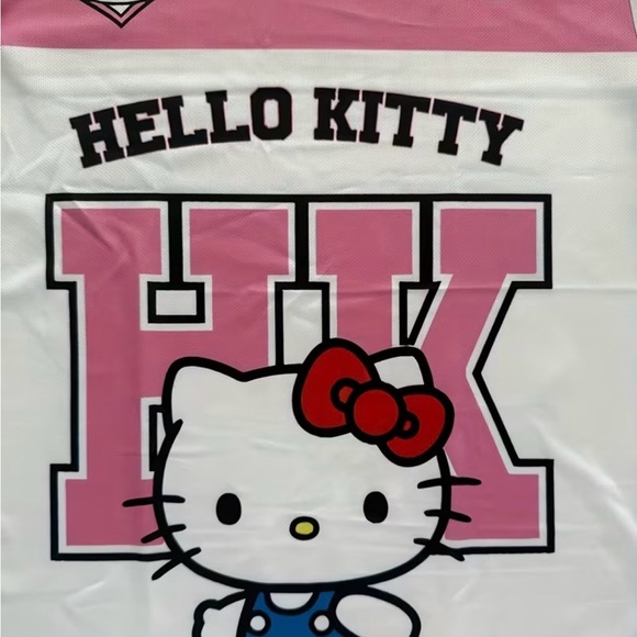 Hello Kitty Graphic Short Sleeve Tee size 9-10 years - Picture 4 of 5